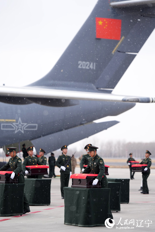 英雄回家｜風(fēng)雪英雄歸！第十批在韓中國(guó)人民志愿軍烈士遺骸返回祖國(guó)【8】